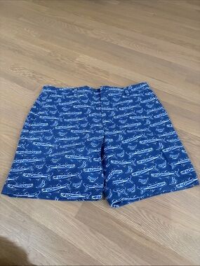 Vineyard Vines Men’s Fish Shorts 35 waste 8” inseam